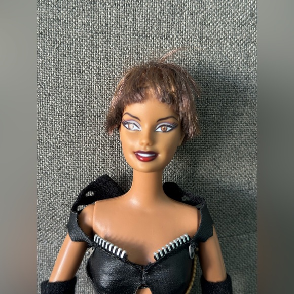 Cat woman Barbie - Picture 2 of 3